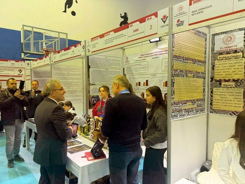 İzmir İl Milli Eğitim Müdürlüğü'nden TÜBİTAK 2204-B Bölge Sergisi'ne 45 Proje Katılımı - Görsel 4