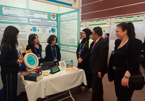 Kırıkkale'den Bilimsel Başarı: Ortaokul Öğrencileri TÜBİTAK Yarışmasında Bölge Finaline Yükseldi - Görsel 3