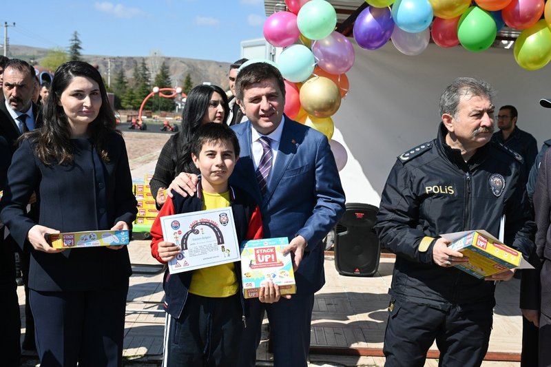 Kırıkkale Valisi Sarıibrahim'den Bahşılı'da Trafik Bilinci ve Sağlık Farkındalığı Vurgusu - Görsel 4