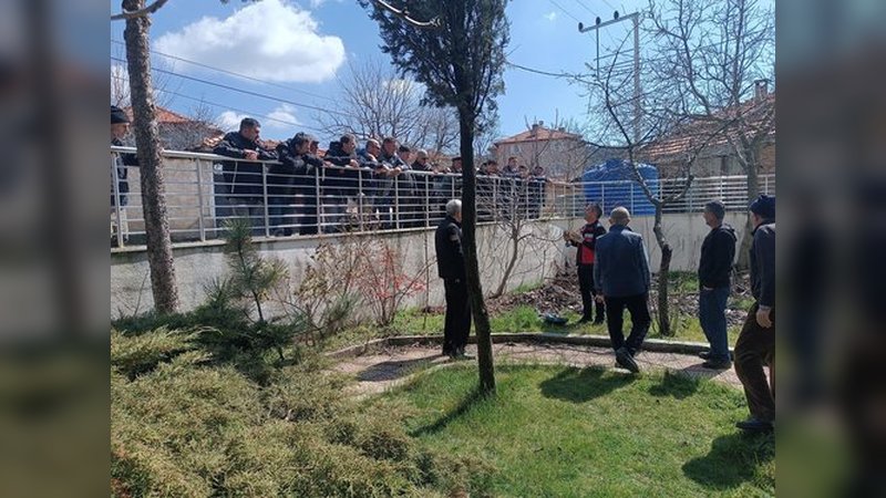 Kütahya'da Meyve Ağaçlarında Budama Eğitimi Verildi