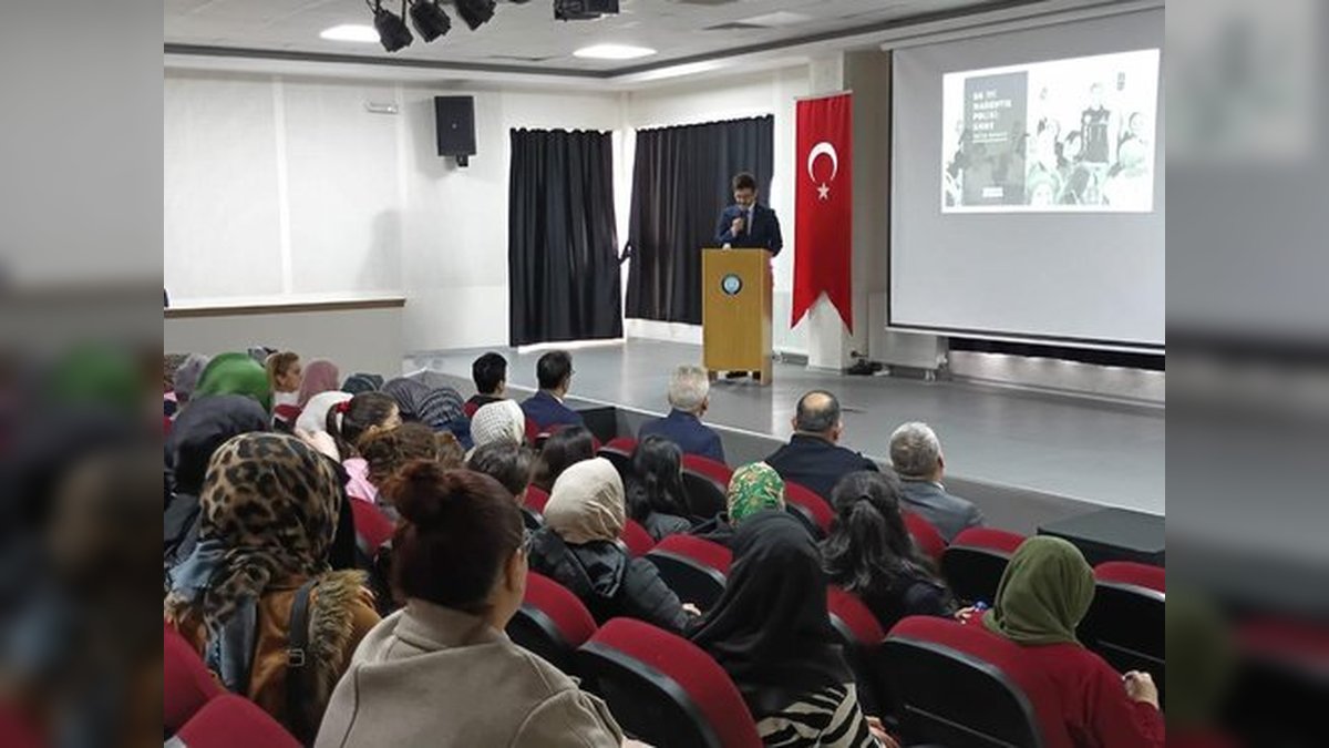 Mamak Kaymakamlığı'ndan 'En İyi Narkotik Polisi: Anne' Projesi Kapsamında Velilere Eğitim