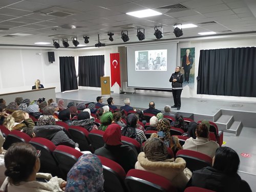 Mamak Kaymakamlığı'ndan 'En İyi Narkotik Polisi: Anne' Projesi Kapsamında Velilere Eğitim - Görsel 2
