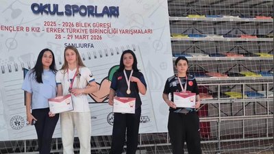 Melikgazi'den Bilek Güreşi Türkiye Şampiyonluğu: Avukat Ahmet Ulucan Kız Anadolu İmam Hatip Lisesi'nden Çift Altın Madalya