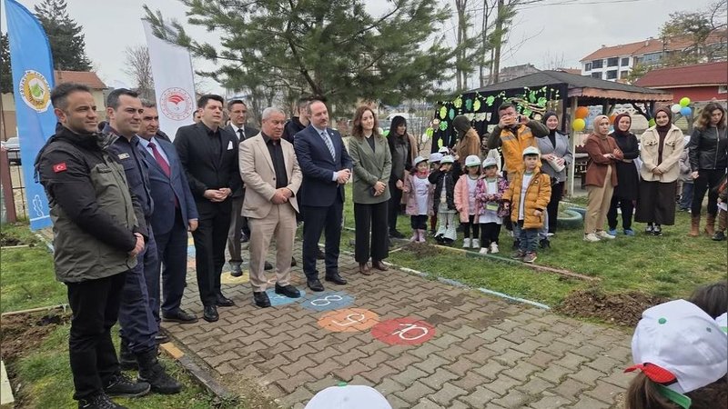 Mengen Anaokulu Öğrencileri Fidan Dikme Etkinliğiyle Toprakla Buluştu