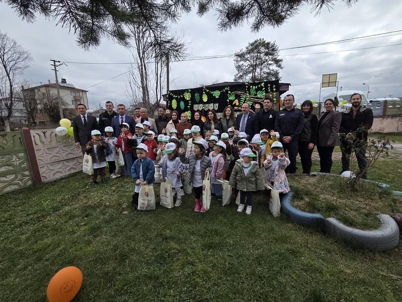 Mengen Anaokulu Öğrencileri Fidan Dikme Etkinliğiyle Toprakla Buluştu - Görsel 2