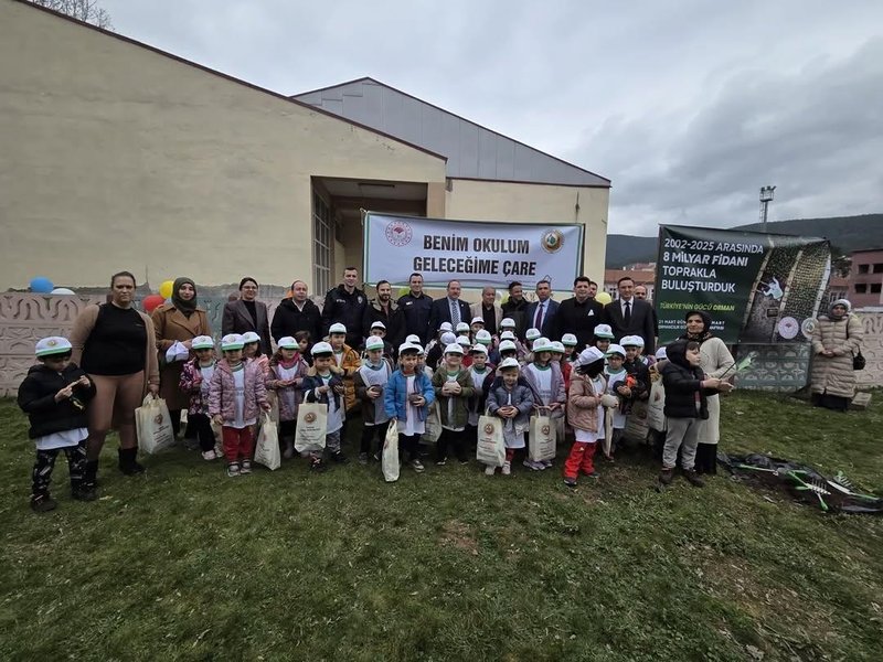 Mengen Anaokulu Öğrencileri Fidan Dikme Etkinliğiyle Toprakla Buluştu - Görsel 3