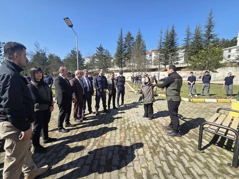 Mengen'de Orman Haftası Gül Fidanı Dikimiyle Kutlandı - Görsel 2