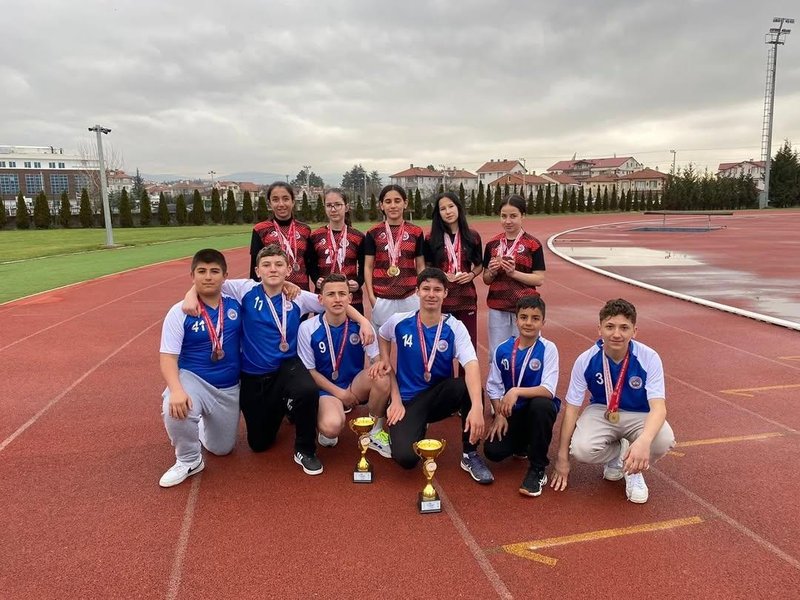 Mengen Ortaokulu ve Gökçesu Ortaokulu'ndan Okul Sporları Atletizmde Madalya Yağmuru - Görsel 3