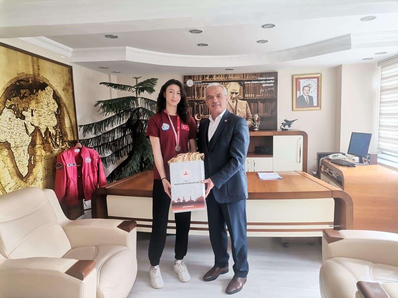 Merzifon'dan Türkiye Şampiyonası'na Damga Vuran Halterciler İlçe Milli Eğitim Müdürü'nü Ziyaret Etti - Görsel 3