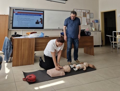 Mezitli'de Ailelere Temel İlkyardım Eğitimi Verildi - Görsel 3