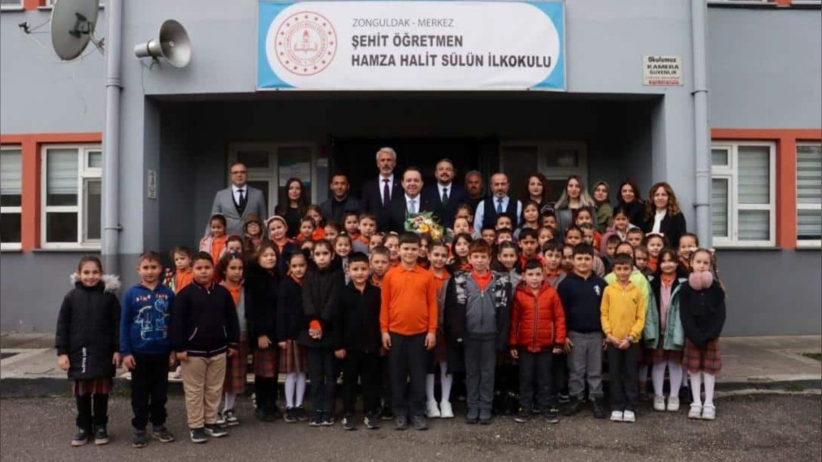 Milli Eğitim Müdürü Uygar Keskin, Şehit Öğretmen Hamza Halit Sülün İlkokulu'nu Ziyaret Etti