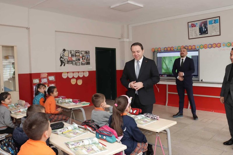 Milli Eğitim Müdürü Uygar Keskin, Şehit Öğretmen Hamza Halit Sülün İlkokulu'nu Ziyaret Etti - Görsel 3
