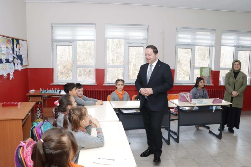 Milli Eğitim Müdürü Uygar Keskin, Şehit Öğretmen Hamza Halit Sülün İlkokulu'nu Ziyaret Etti - Görsel 4