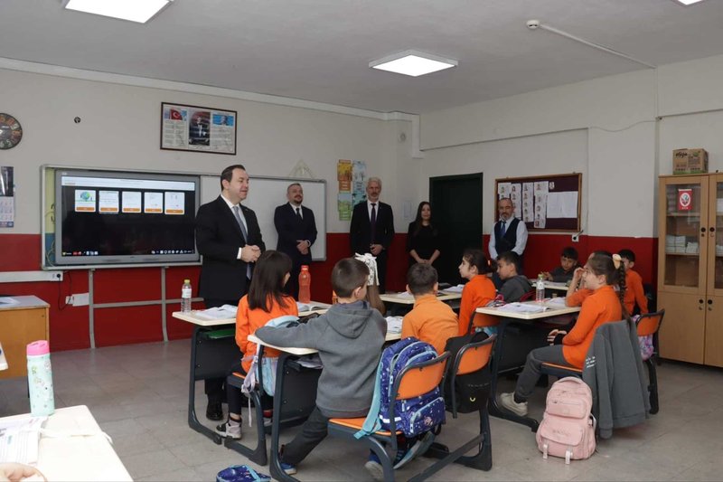 Milli Eğitim Müdürü Uygar Keskin, Şehit Öğretmen Hamza Halit Sülün İlkokulu'nu Ziyaret Etti - Görsel 5