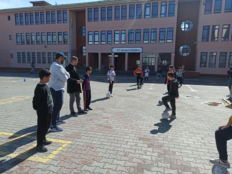 Muş İl Milli Eğitim Müdürü Altay'dan Bütüncül Gelişim Temelli DYK Kurslarına Ziyaret - Görsel 5