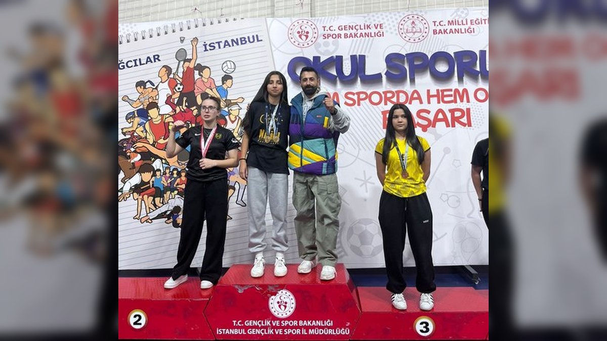 Naim Süleymanoğlu Spor Lisesi Öğrencisi Ümmühan Gezer'den Bilek Güreşi Türkiye Şampiyonluğu