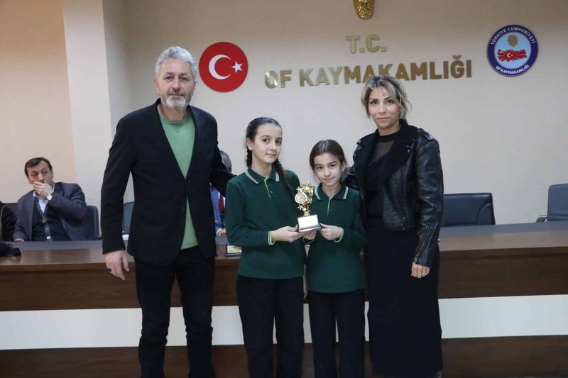 Of'ta Yeşilay Şampiyonları Kupalarını Aldı: Bağımlılıkla Mücadele Yarışması Ödül Töreni - Görsel 4