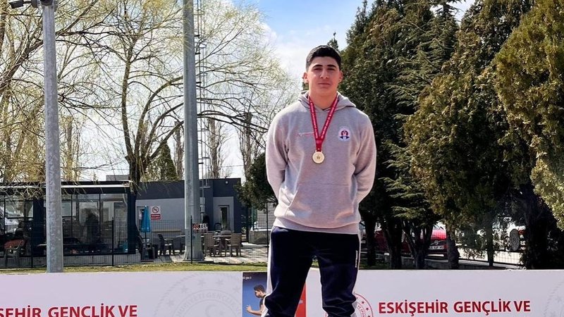 Sivrihisar'dan Atletizmde Büyük Başarı: Nurbiye Gülerce MTAL Öğrencileri İlçe Milli Eğitim Müdürü'nü Ziyaret Etti - Görsel 3