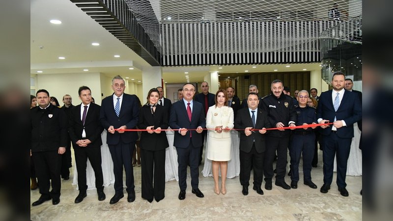 Süleymanpaşa Kaymakamlığı'ndan 'İyileştiren Kütüphane' Resim Sergisi Açılışı