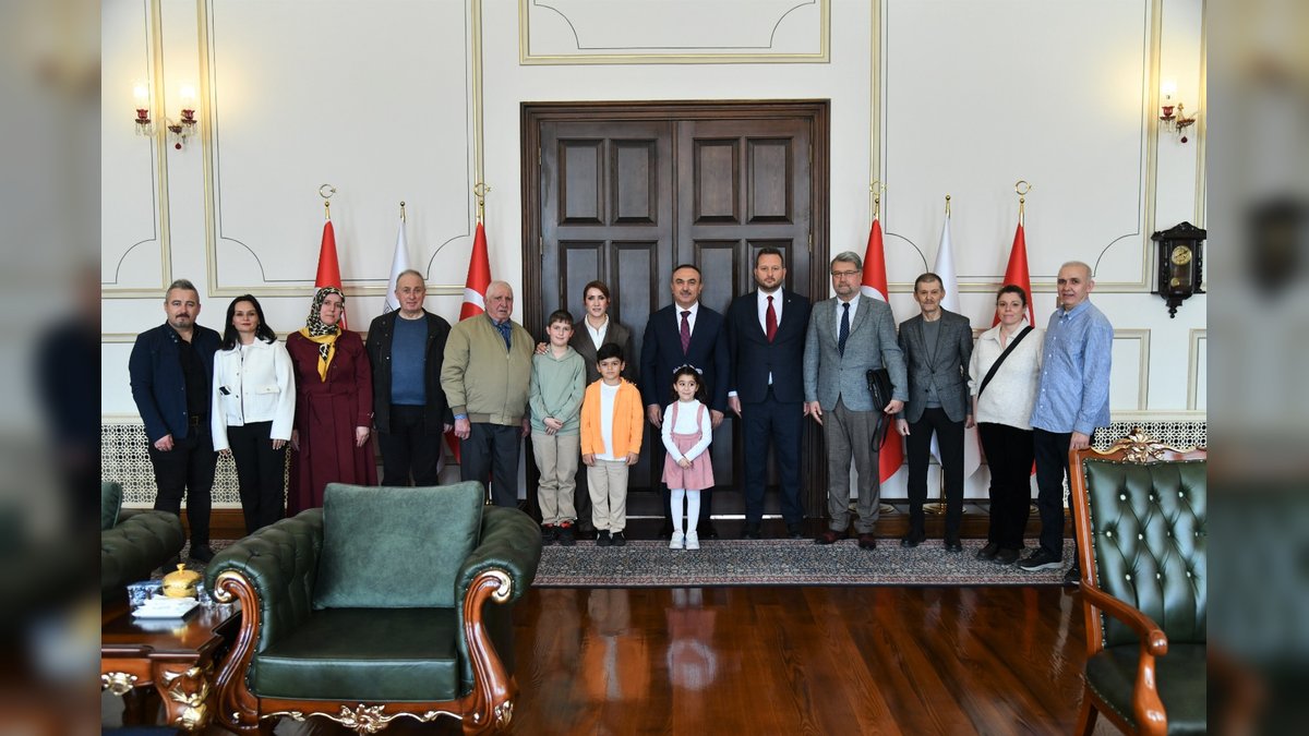 Tekirdağ Valisi Soytürk, 62. Kütüphane Haftası Kapsamında Kütüphane Müdürü ve Okuyucuları Ağırladı