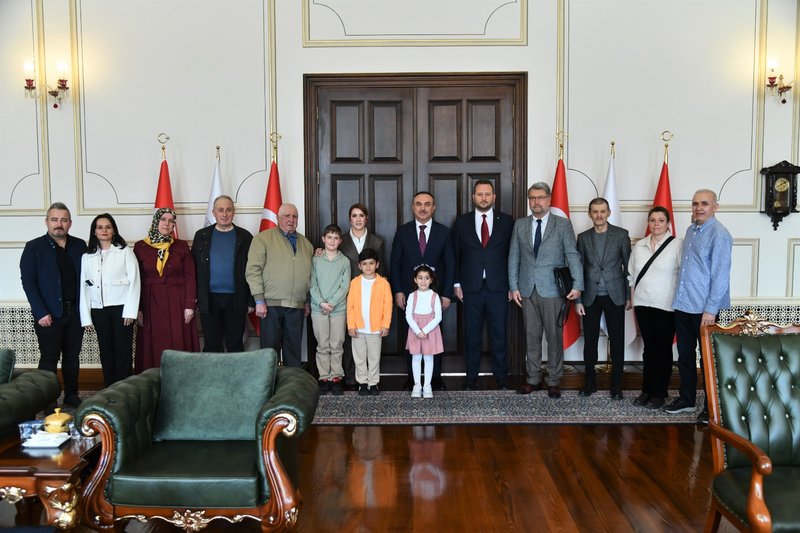 Tekirdağ Valisi Soytürk, 62. Kütüphane Haftası Kapsamında Kütüphane Müdürü ve Okuyucuları Ağırladı - Görsel 4