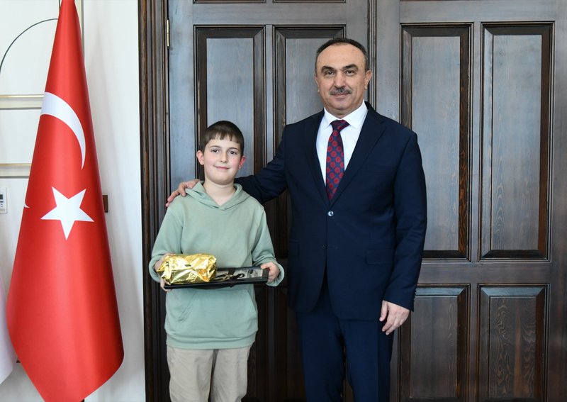 Tekirdağ Valisi Soytürk, 62. Kütüphane Haftası Kapsamında Kütüphane Müdürü ve Okuyucuları Ağırladı - Görsel 5