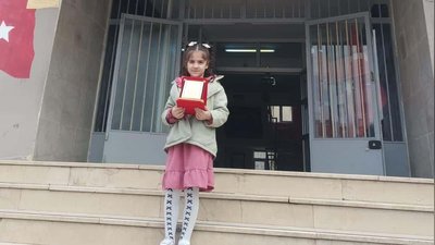 Tirebolu'da Kütüphane Haftası Kutlandı: Kitap Alan Öğrenciye Plaket