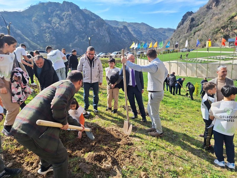 Tirebolu'da Orman Haftası Kapsamında Fidan Dikme Etkinliği - Görsel 2
