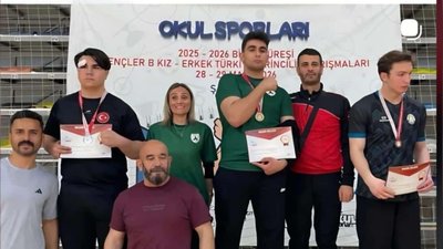 Tirebolu'dan Türkiye Şampiyonluğu: İmam Hatip Lisesi Öğrencileri Bilek Güreşinde Zirvede