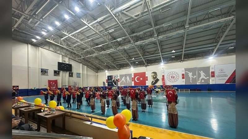 Toroslar Renkli Adımlar Şenliği Başladı: Duygusal Dezavantajlı Öğrenciler İçin Spor, Sanat ve Eğlence