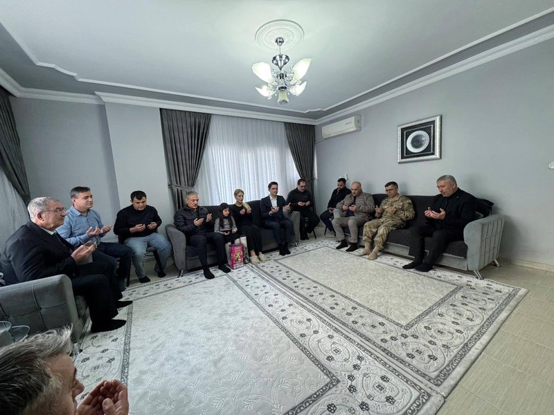 Vali Akkoyun ve Heyeti Kıbrıs Gazisi Yusuf Başak'ı Ziyaret Etti - Görsel 3