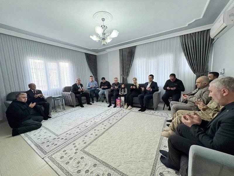 Vali Akkoyun ve Heyeti Kıbrıs Gazisi Yusuf Başak'ı Ziyaret Etti - Görsel 4