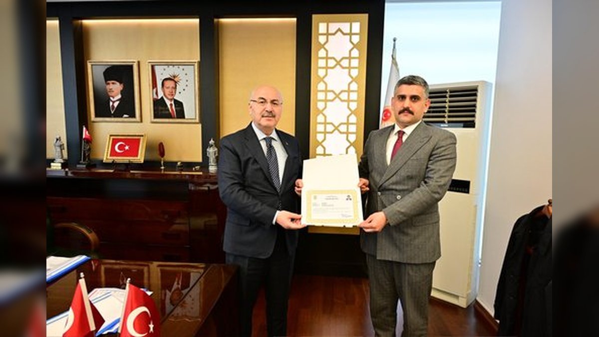 Vali Burak Gürbüz'ü Başarı Belgesi ile Ödüllendirdi