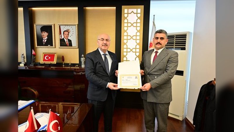 Vali Burak Gürbüz'ü Başarı Belgesi ile Ödüllendirdi