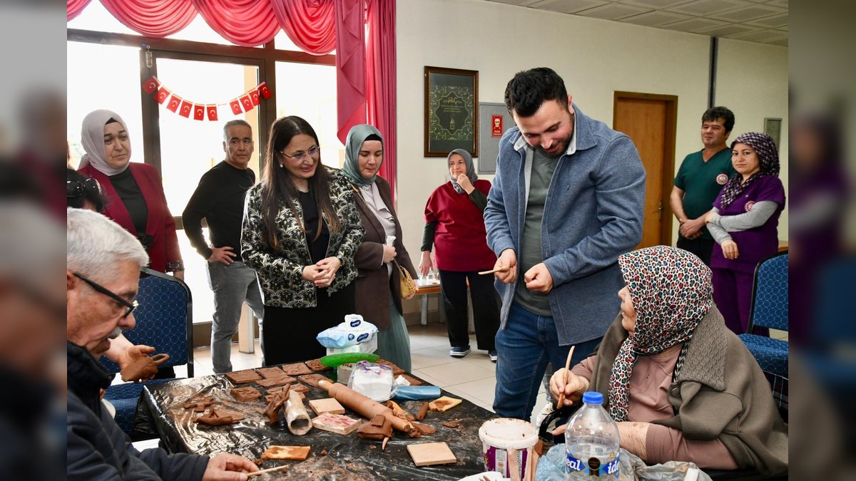 Vali Eşi Dudu İrem Toros, Erdemli Huzurevi'nde Sosyal Sorumluluk Projesi Kapsamında Etkinliğe Katıldı