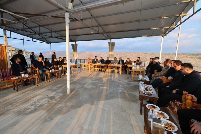 Vali Tuncay Akkoyun ve Kaymakam Evren Çakır, Nusaybin'de Vatandaşlarla Buluştu - Görsel 2