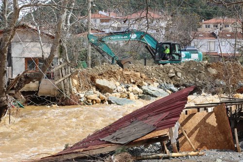 Yalova Tarım ve Orman İl Müdürü Mustafa İlmeç'ten Sel Felaketi Sonrası Çınarcık'ta İnceleme - Görsel 2