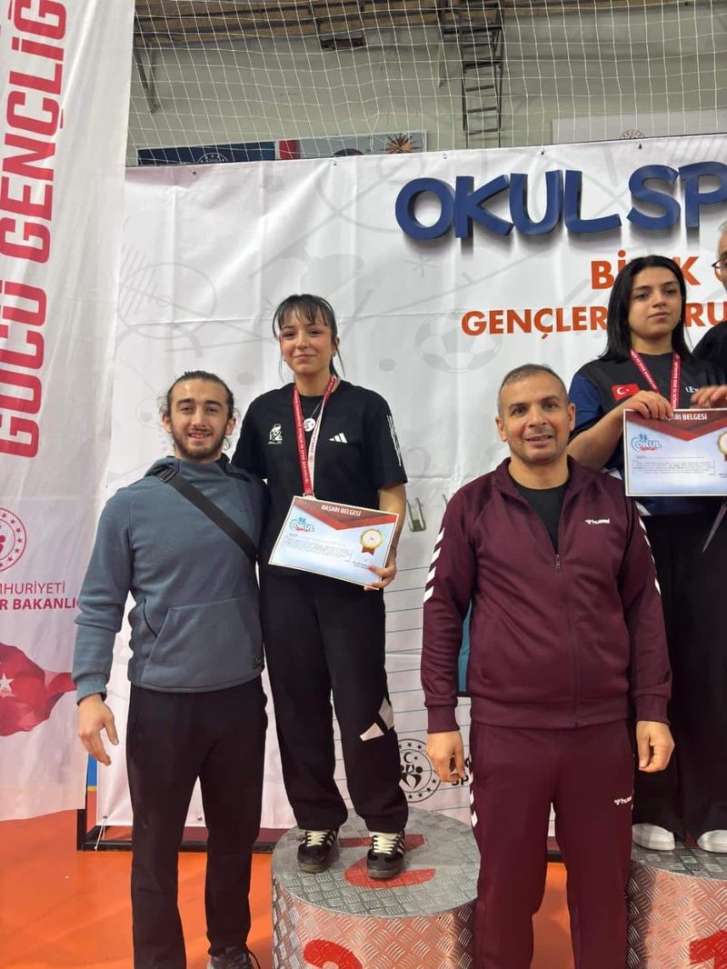 Yozgat Spor Lisesi Öğrencisi Belinay Işık'tan Bilek Güreşi Türkiye Üçüncülüğü - Görsel 2
