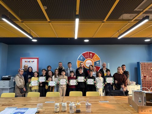 Zonguldak Gençlik Merkezi'nden Sürdürülebilir Enerjiye Katkı: 2. Enerji Atölyesi Mezunları Sertifikalarını Aldı - Görsel 4