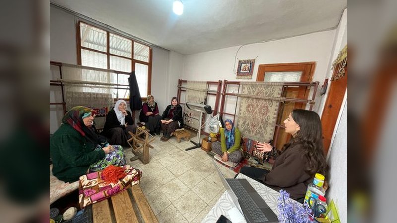 Adana'da Aile Eğitim Programı Kapsamında 'Bilinçli Medya Kullanımı' Eğitimi Verildi