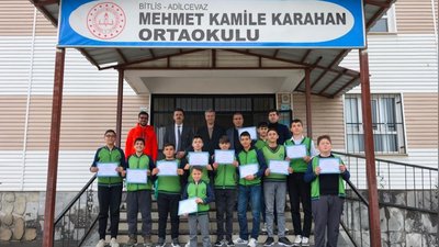 Adilcevaz Mehmet Kamile Karahan Ortaokulu Voleybolda İl İkincisi Oldu