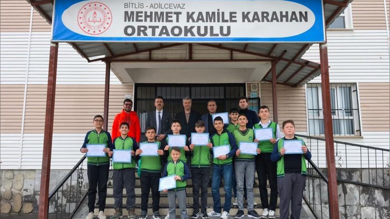 Adilcevaz Mehmet Kamile Karahan Ortaokulu Voleybolda İl İkincisi Oldu