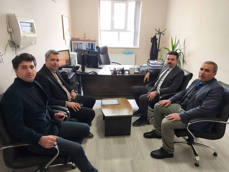 Adilcevaz Mehmet Kamile Karahan Ortaokulu Voleybolda İl İkincisi Oldu - Görsel 2