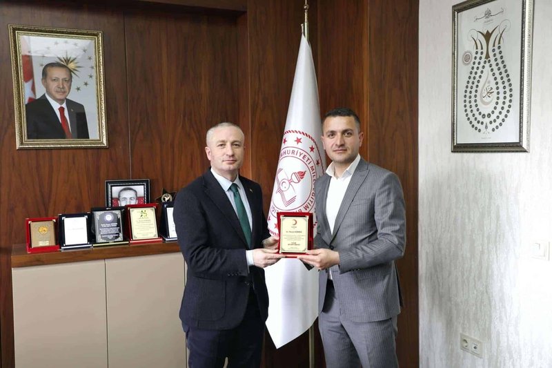 Ağrı'da Kızılay'dan Milli Eğitim'e Teşekkür: 'Bir Sınıf Bir Koli' ve Gazze Yardımları Buluştu - Görsel 2