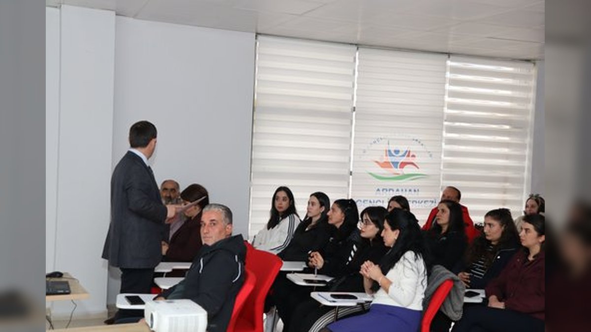 Ardahan Gençlik ve Spor İl Müdürlüğü'nden Eğitimde Dijital Dönüşüm Vurgusu: EYS Elektronik Yoklama Toplantısı Gerçekleştirildi