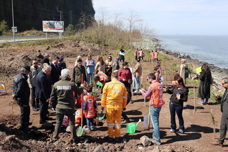 Arhavi'de Minik Eller Fidanları Toprakla Buluşturdu - Görsel 2