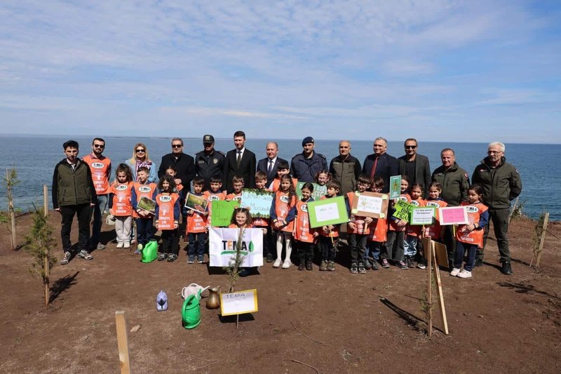 Arhavi'de Minik Eller Fidanları Toprakla Buluşturdu - Görsel 3