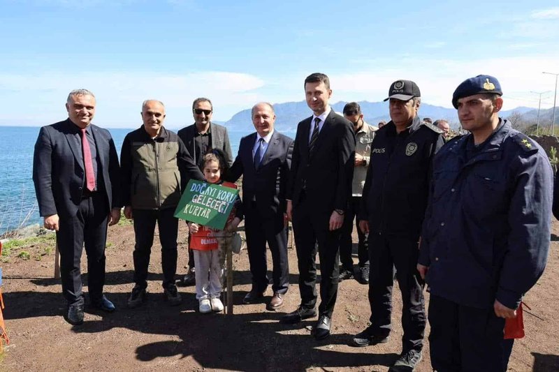 Arhavi'de Minik Eller Fidanları Toprakla Buluşturdu - Görsel 4