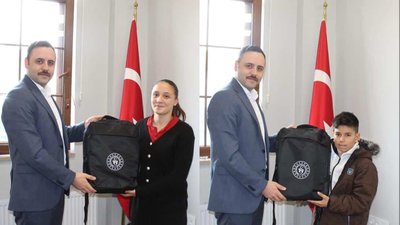 Artova İlçe Milli Eğitim Müdürlüğü'nden Kaymakam'a Ziyaret: Tokat Birincileri Başarılarını Paylaştı