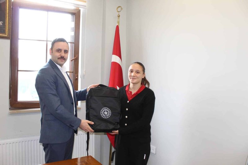 Artova İlçe Milli Eğitim Müdürlüğü'nden Kaymakam'a Ziyaret: Tokat Birincileri Başarılarını Paylaştı - Görsel 2